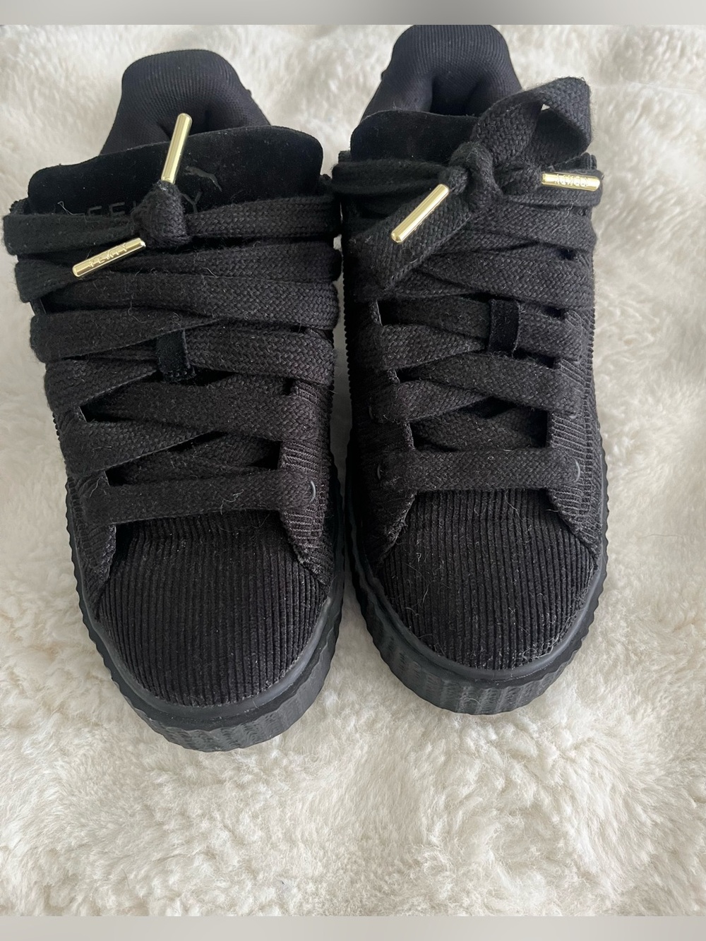 Fenty Puma Colab - Creeper Phaty CorduroyBlack Low-Top Sneakers with Gold Aglets
